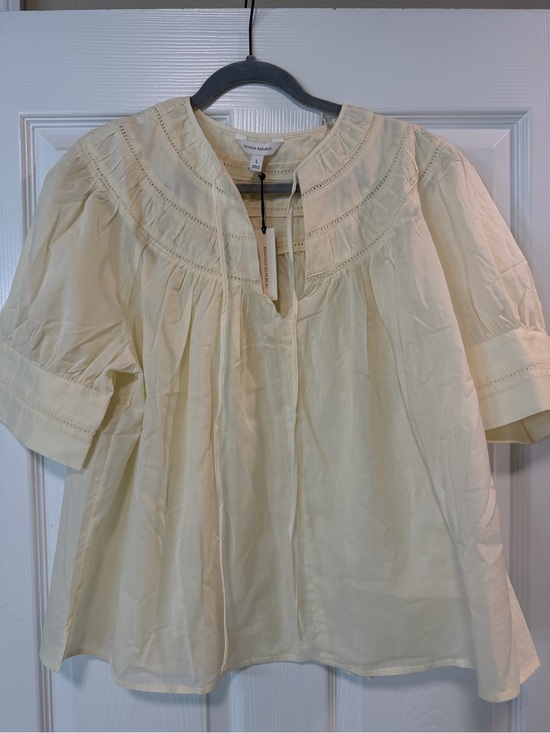 Banana Republic Tops - Banana Republic LIGHTWEIGHT COTTON INSET LACE TOP